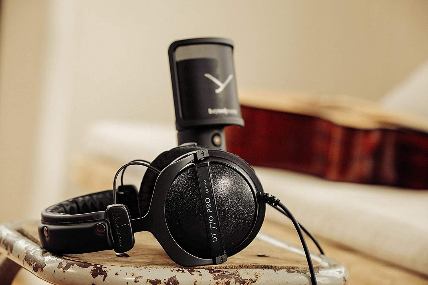 Beyerdynamic DT 770 PRO 32 Ohm Over-Ear Studio Headphones in Black Bundle 6' 3.5Mm Headphone Extension Cable, and Slappa Full-Sized Hardbody PRO Headphone Case