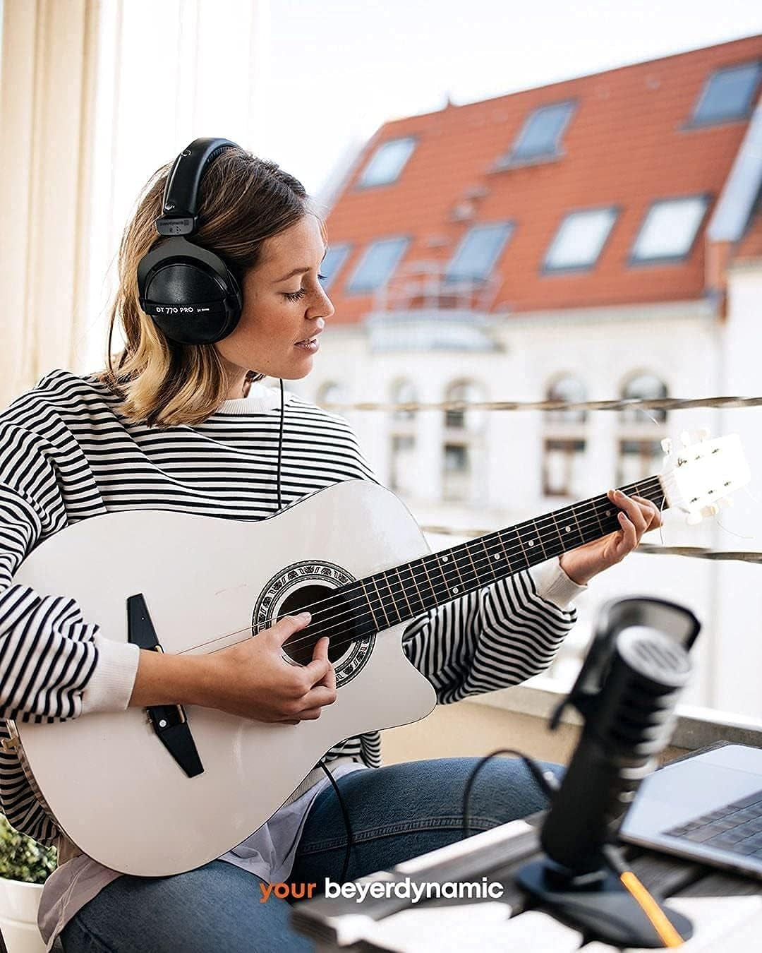 Beyerdynamic DT 770 PRO 32 Ohm Over-Ear Studio Headphones in Black Bundle 6' 3.5Mm Headphone Extension Cable, and Slappa Full-Sized Hardbody PRO Headphone Case